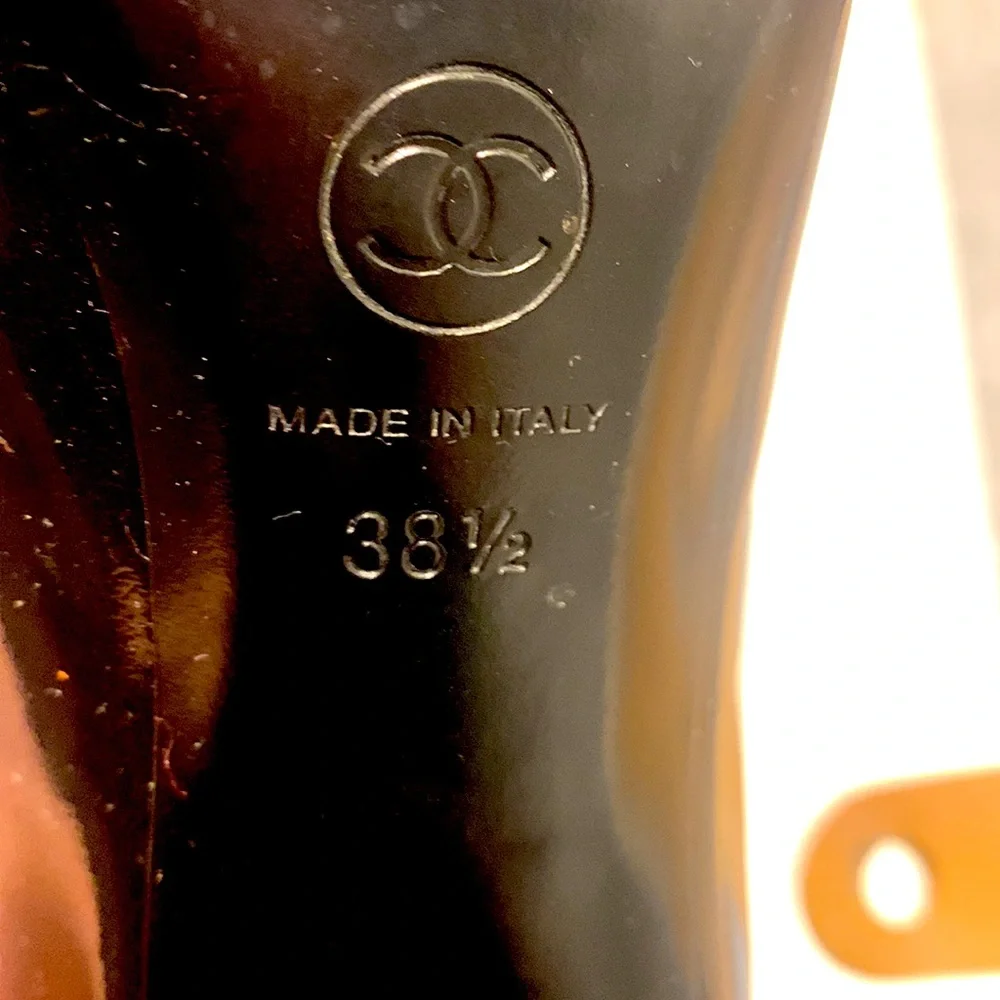 Chanel pumps - made famous by Lady Gaga - Picture 8 of 9